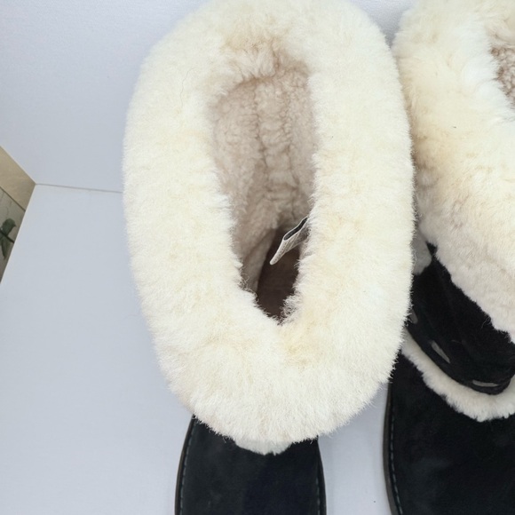 UGG AUSTRALIA BLACK SHEEPSKIN - Picture 7 of 10